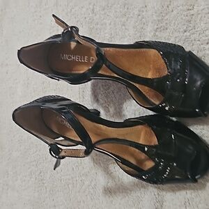 MICHELLE D HEELS